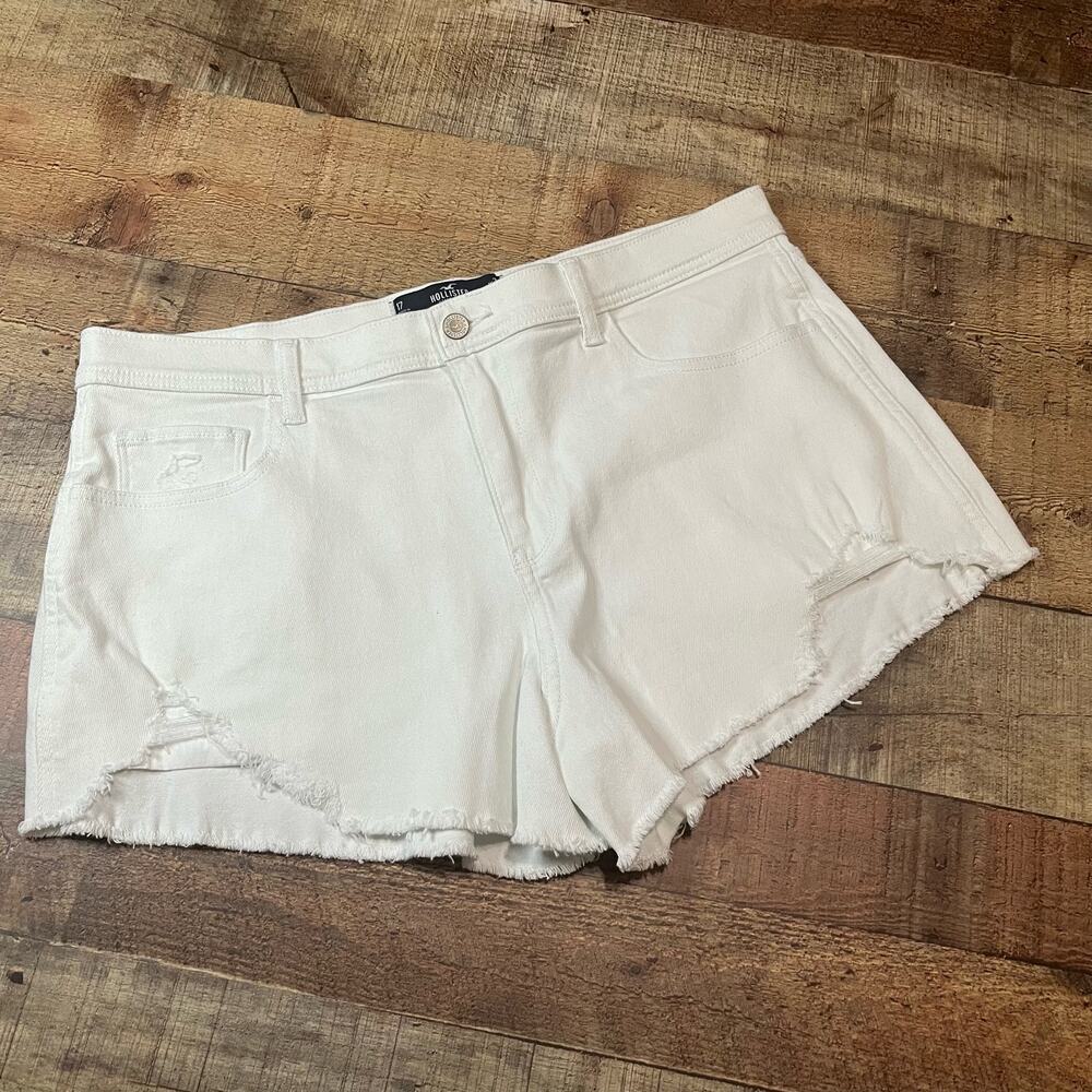 Hollister White Distressed 2" Inseam High-Rise Vintage Short Sz 33 Closet Staple